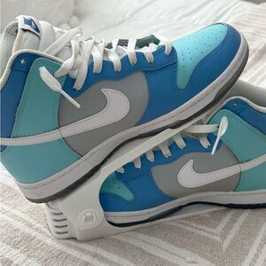 Nike Dunk Low-Top Sneakers in Teal, Aqua & Gray